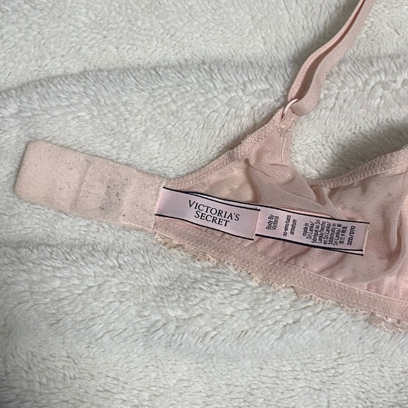 Victoria's Secret Blush Floral Lace Maternity Bra - Picture 4 of 5